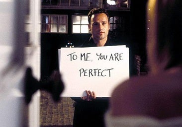 La película de comedia romántica más famosa que se emite hoy en televisión junto a una de las cintas más taquilleras de la historia